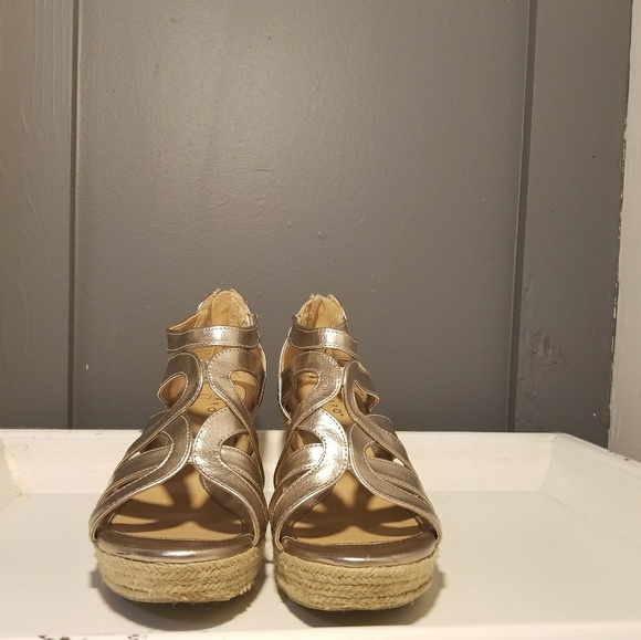 Metallic wedges - Picture 2 of 4